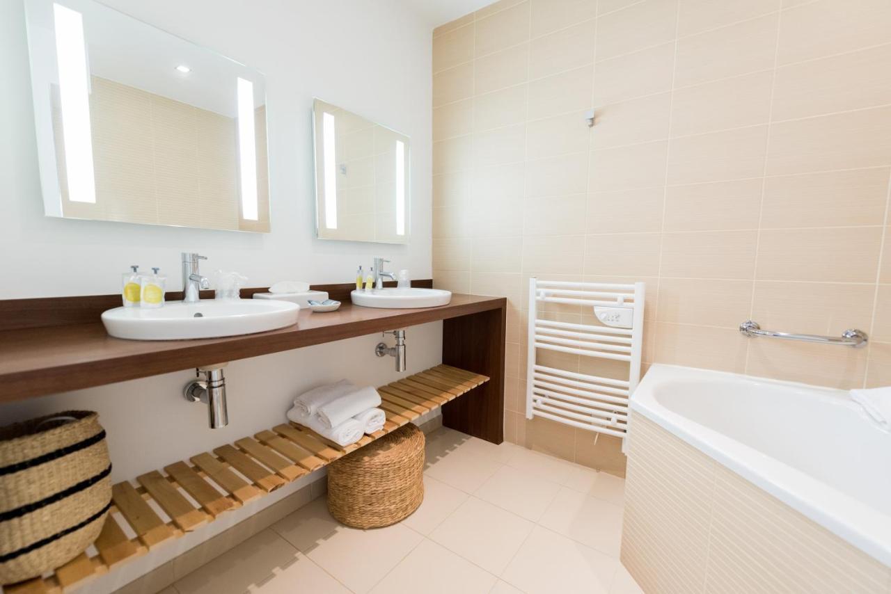 Hotel La Jetee Saint-Martin-de-Re Bagian luar foto
